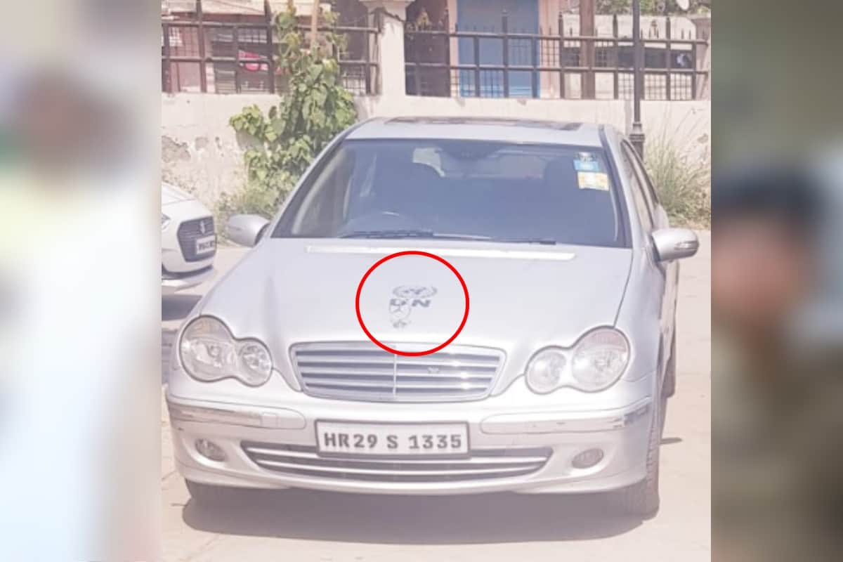 fake IFS Zoya Khan demands Escort from police officials by changing male voice