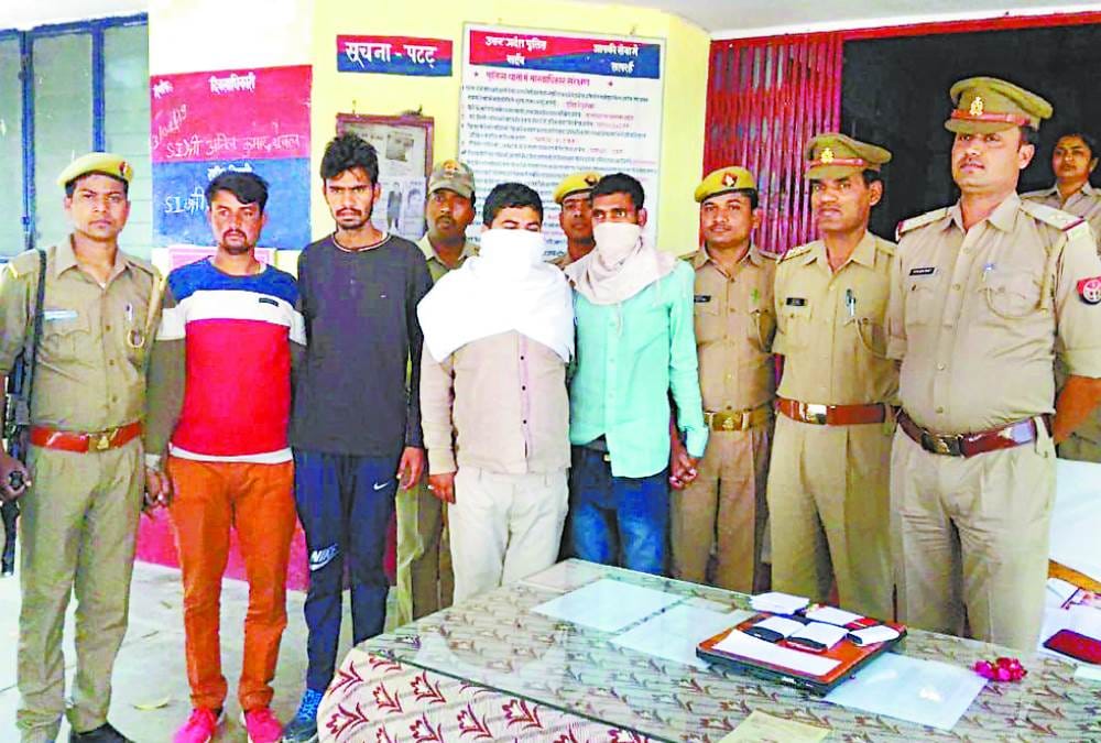 gang recruits people in forces through fake aadhar card and residence proof held