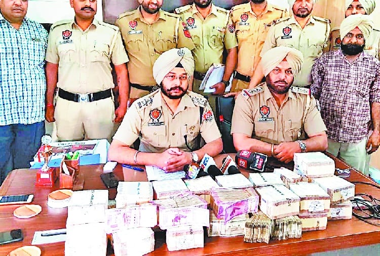 Hawala Transaction, Punjab Police Recovered Millions of Hawala Cash from private Bus