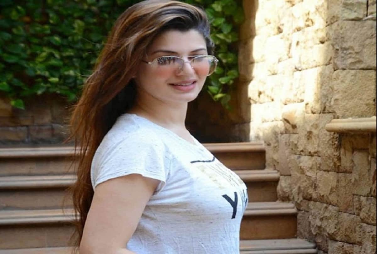 bigg boss 13 himanshi khurrana punjabi actress kainaat arora glamorous look