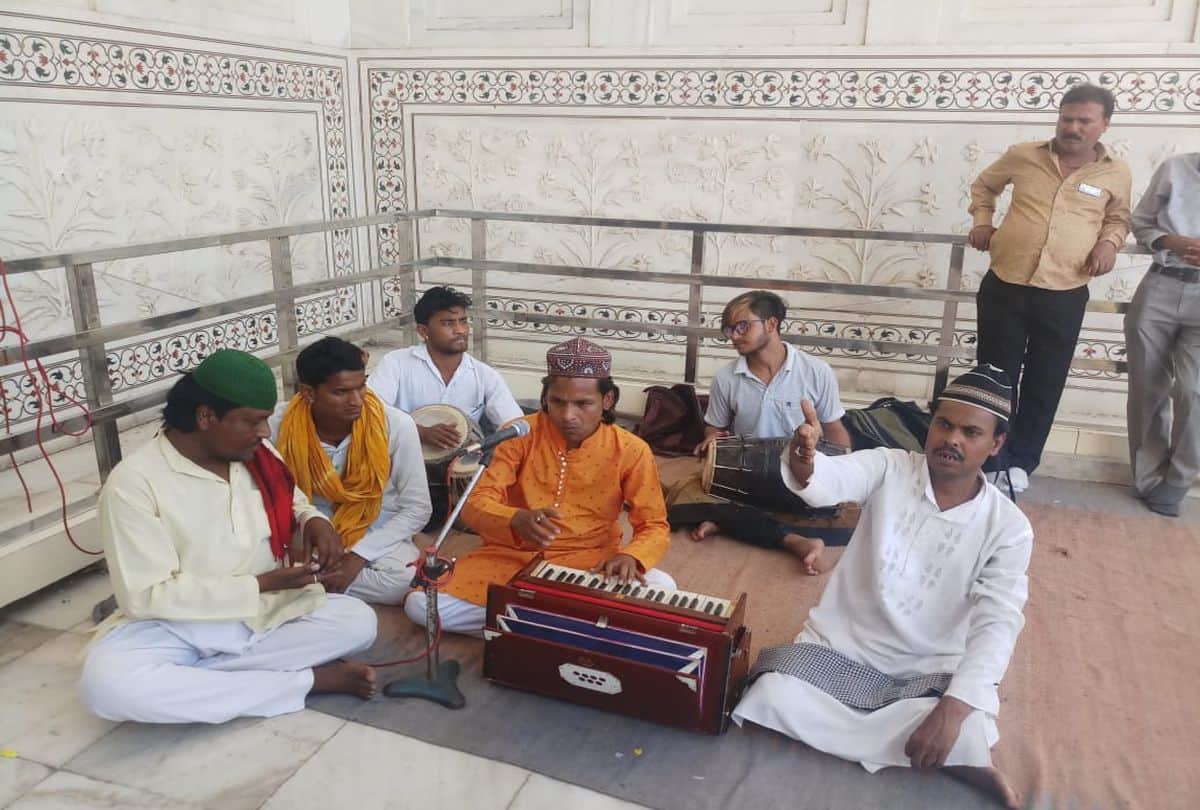 chadar poshi on shah jahan mumtaz grave at taj mahal