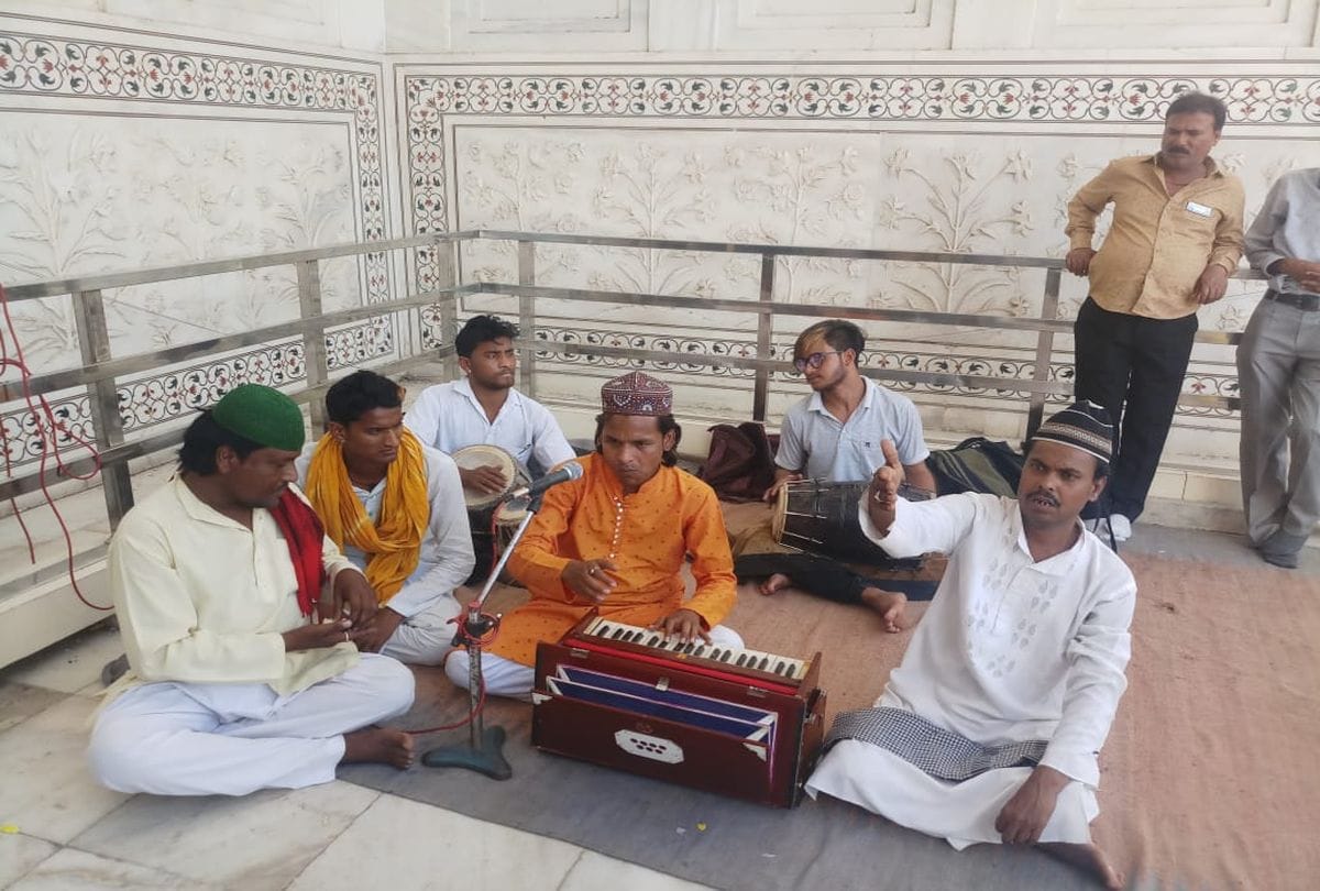 chadar poshi on shah jahan mumtaz grave at taj mahal