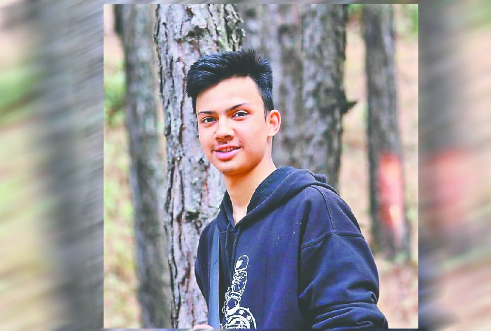Uttarakhand Tea shopkeeper son got One crore rupees job in Canada