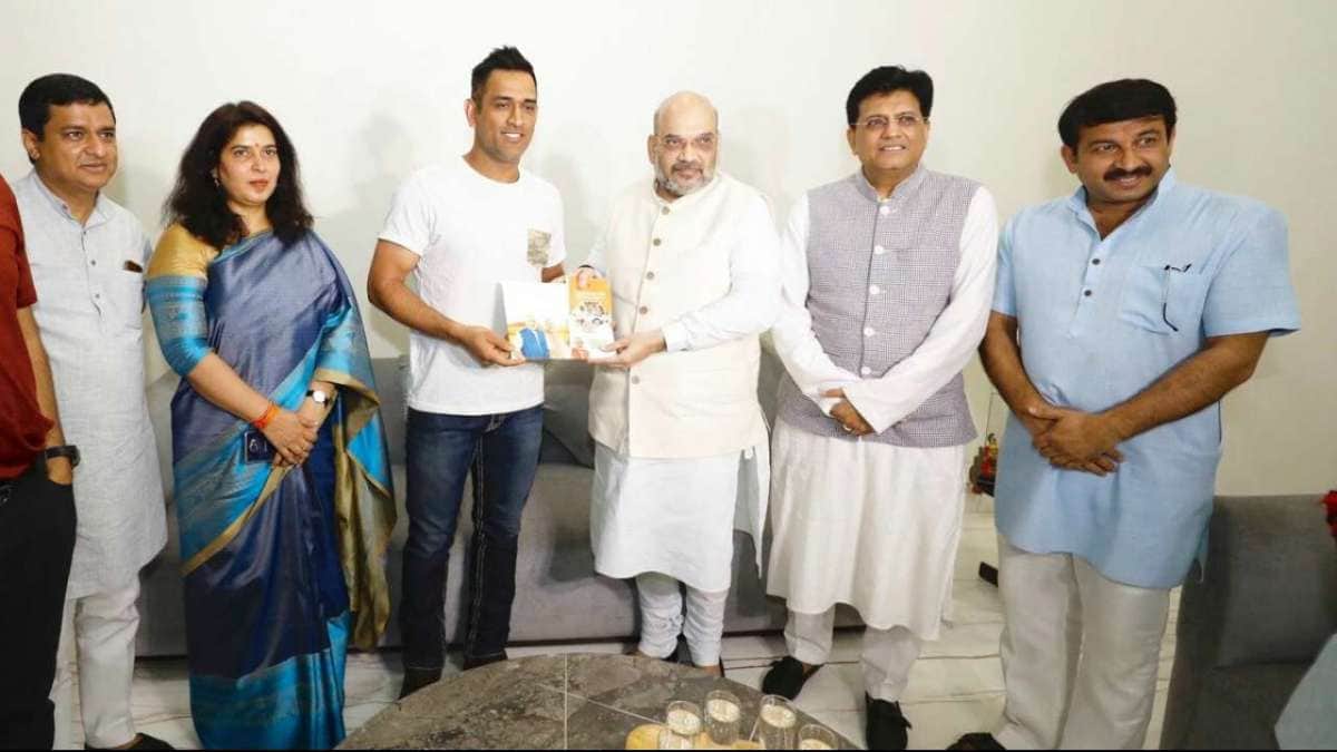 Truth behind dhoni's contesting election from BJP