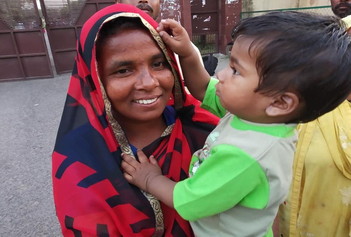 mother met her son after 15 months in agra