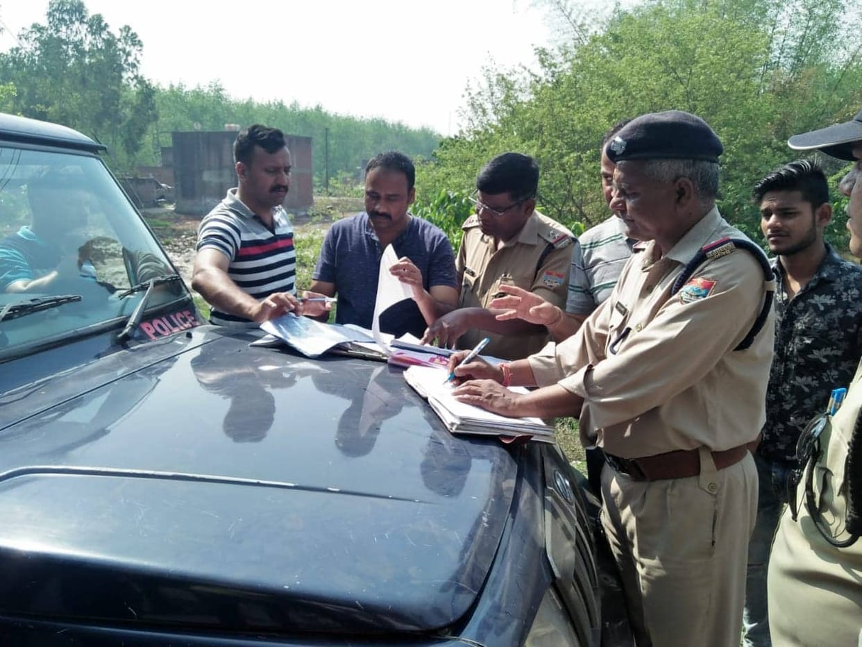 Police found an unidentified dead body at Mayohall in Prayagraj.
