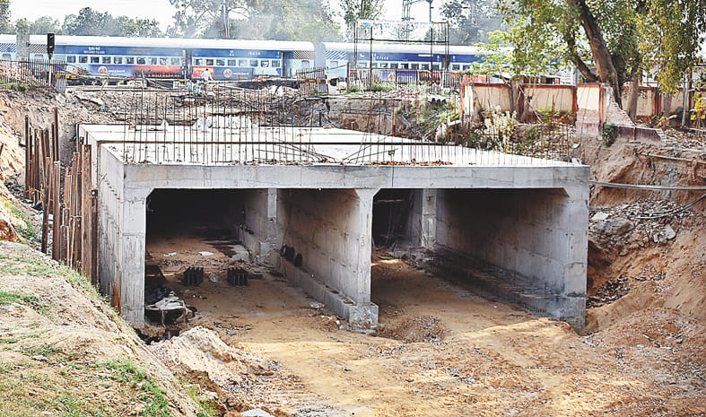 कौवाबाग अंडरपास निर्माण में बड़ी चूक, काम बंद