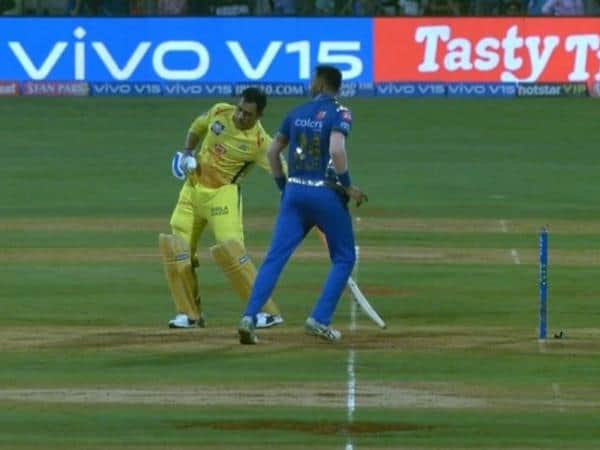 MIvCSK: MS Dhoni Receives a Rare 'Mankad' Warning From Krunal Pandya