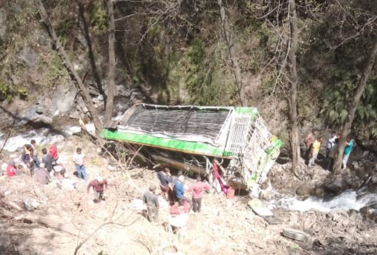 Kullu Himachal Pradesh Private bus accident 40 people injured