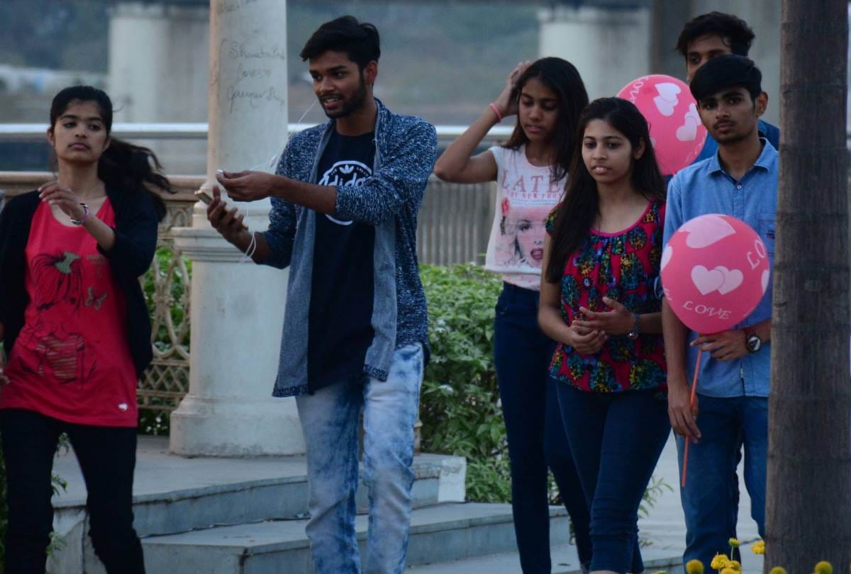 people enjoyed in summer at riverfront in lucknow