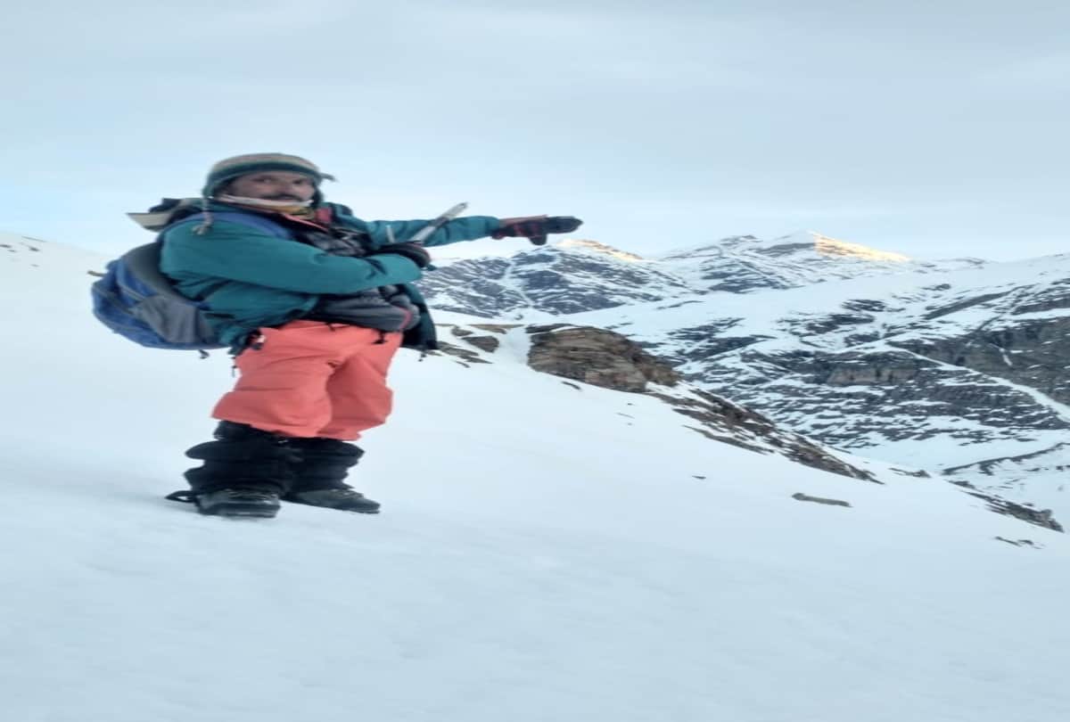 two people crossed rohtang pass in 25 feet snow in himachal