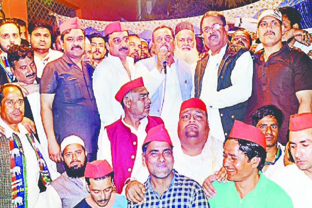 SP leader Indecency from SDM in the road show of coalition candidate in saharanpur