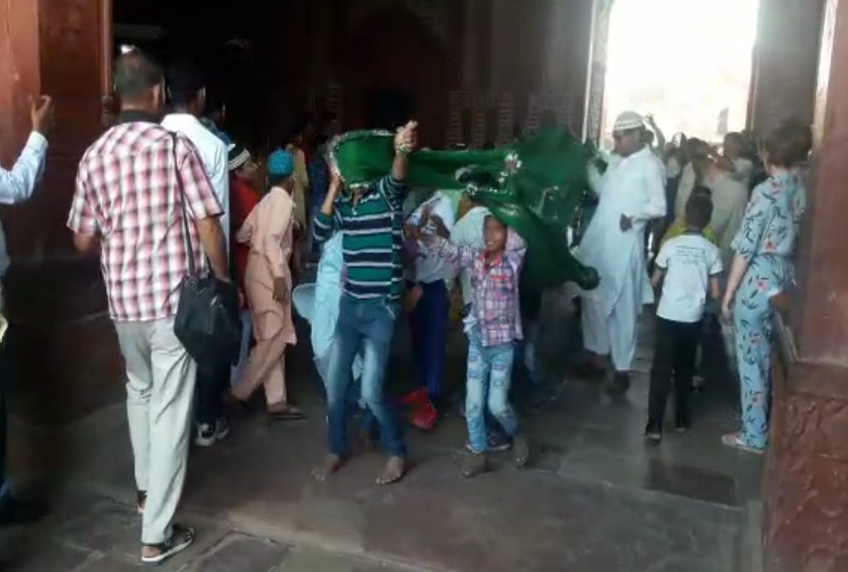 sedition case against young man for slogans support of Pakistan at Taj Mahal