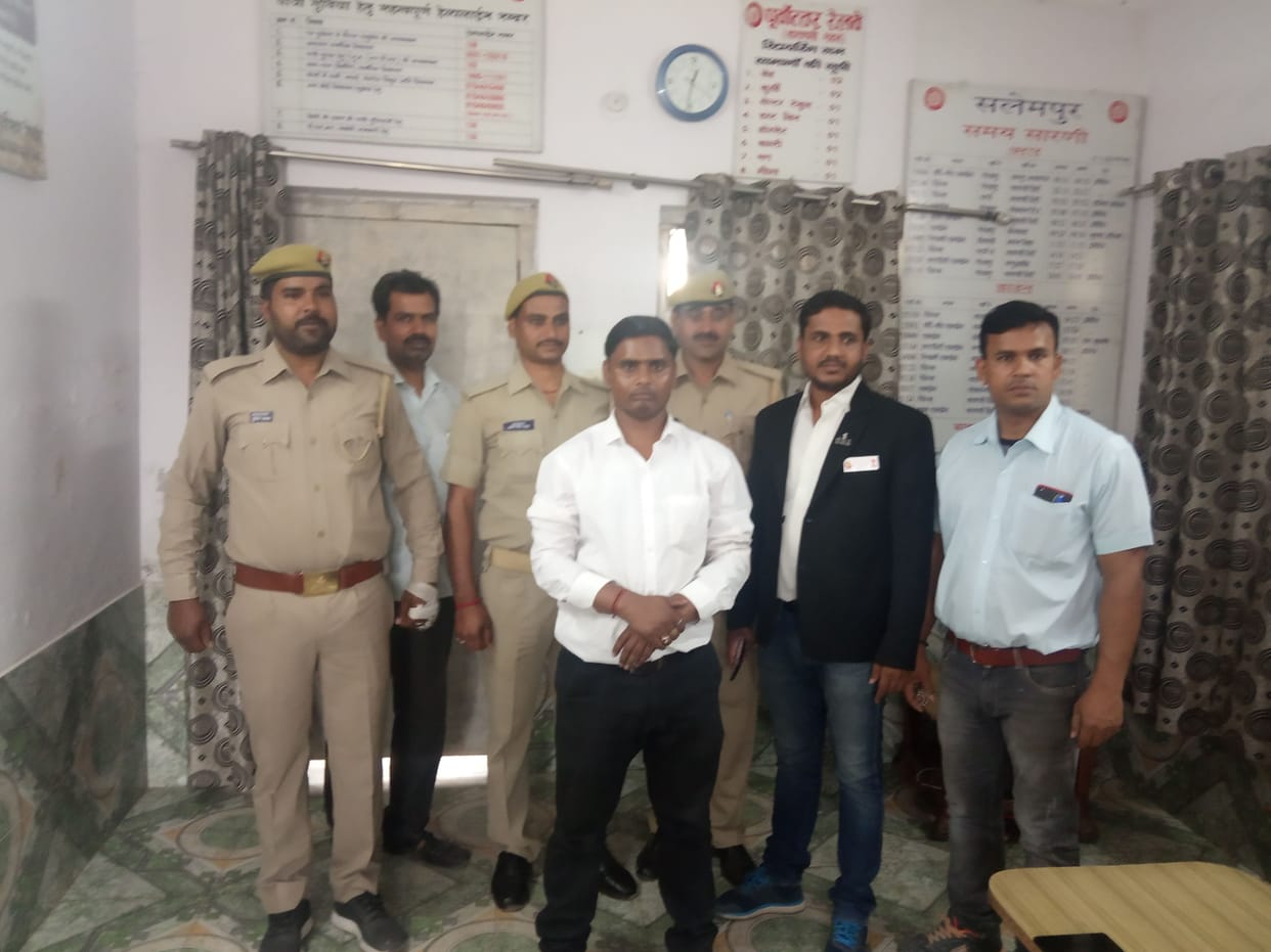 टीटीई बनकर ट्रेन में चेकिंग करते पकड़ाया