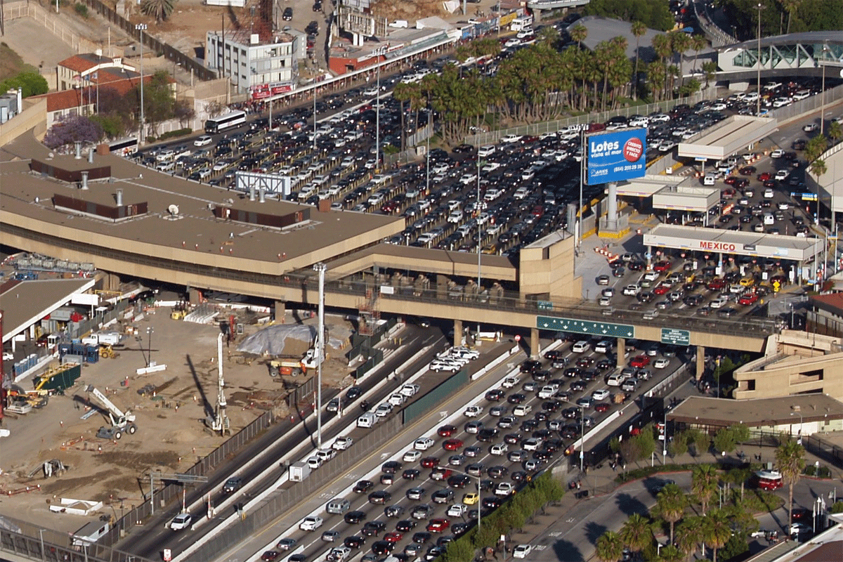 Donald Trumps big decision America-Mexico border closed again