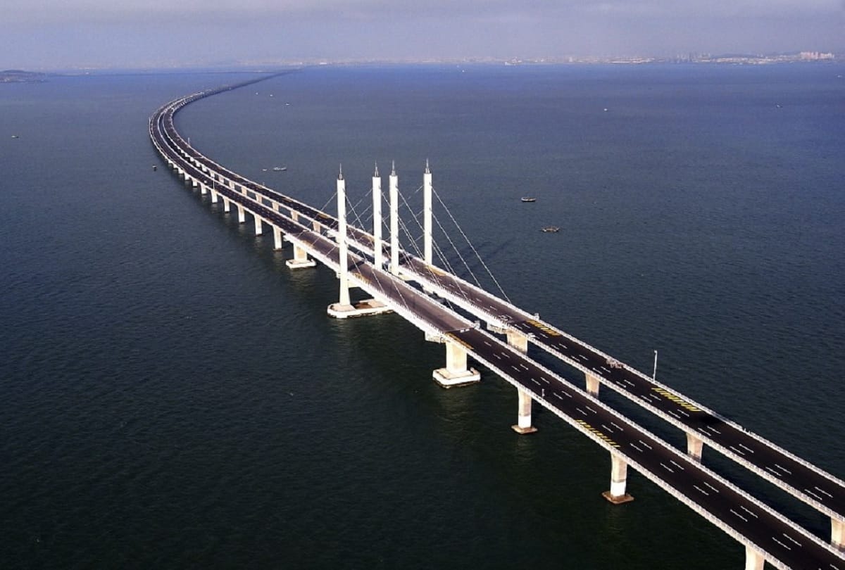 China is building a unique bridge over the sea and in tunnels in the water