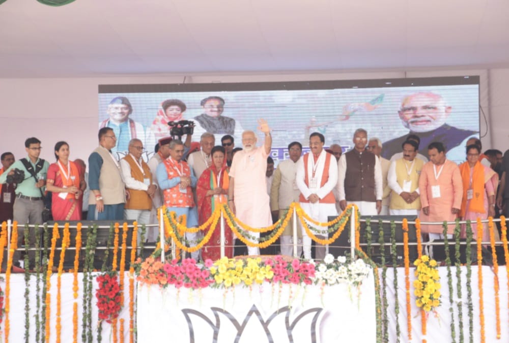 Lok sabha elections 2019 PM Modi ask questions to fans in dehradun public meeting