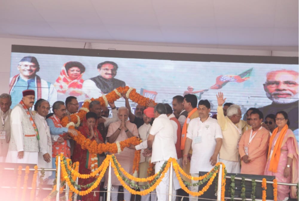 Lok sabha elections 2019 PM Modi ask questions to fans in dehradun public meeting