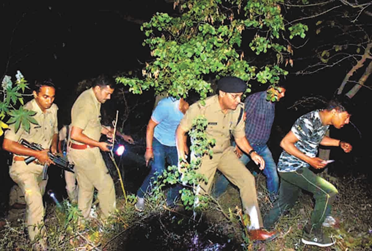 Pratapgarh: Police continue to encounter, 50 thousand reward taker criminal ran away