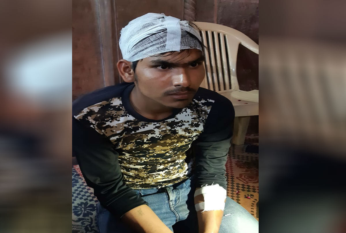 stone collapses in Barkari Bihari temple two injured