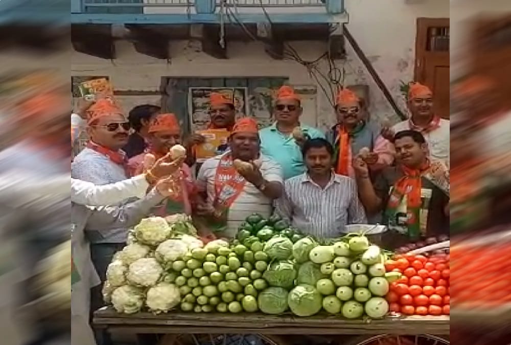Lok sabha elections 2019 Bjp workers purchase Aloo for Rahul gandhi Rally at Srinagar