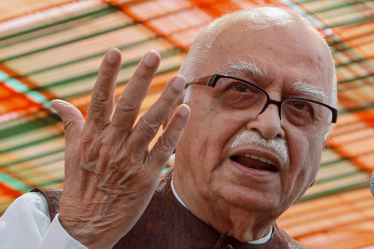 Lal Krishna Advani gets emotional to watch Vidhu Vinod Chopra film Shikara