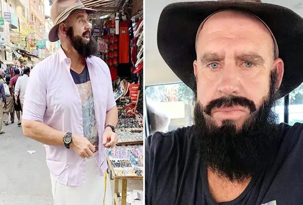 IPL 2019: Matthew Hayden shops around Chennai T Nagar in Lungi and beard