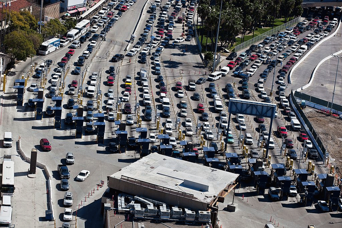 Donald Trumps big decision America-Mexico border closed again