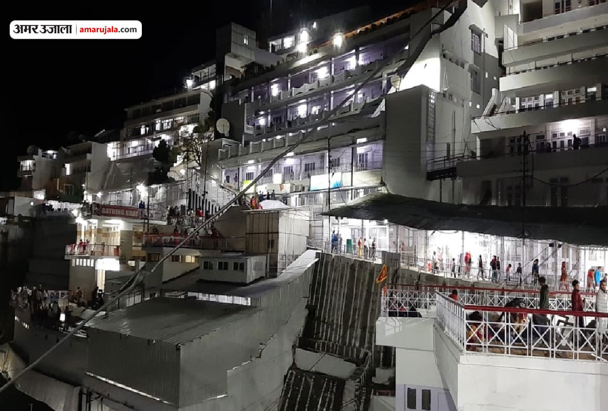 Chaitra Navratri 2019: Mata Vaishno Devi darbaar decorated with foreign flowers at katra jammu