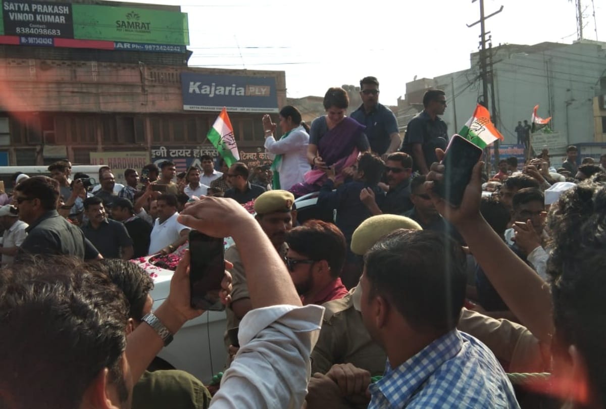 Lok Sabha Elections 2019 priyanka gandhi ghaziabad roadshow in photos taking selfies waving at crowd