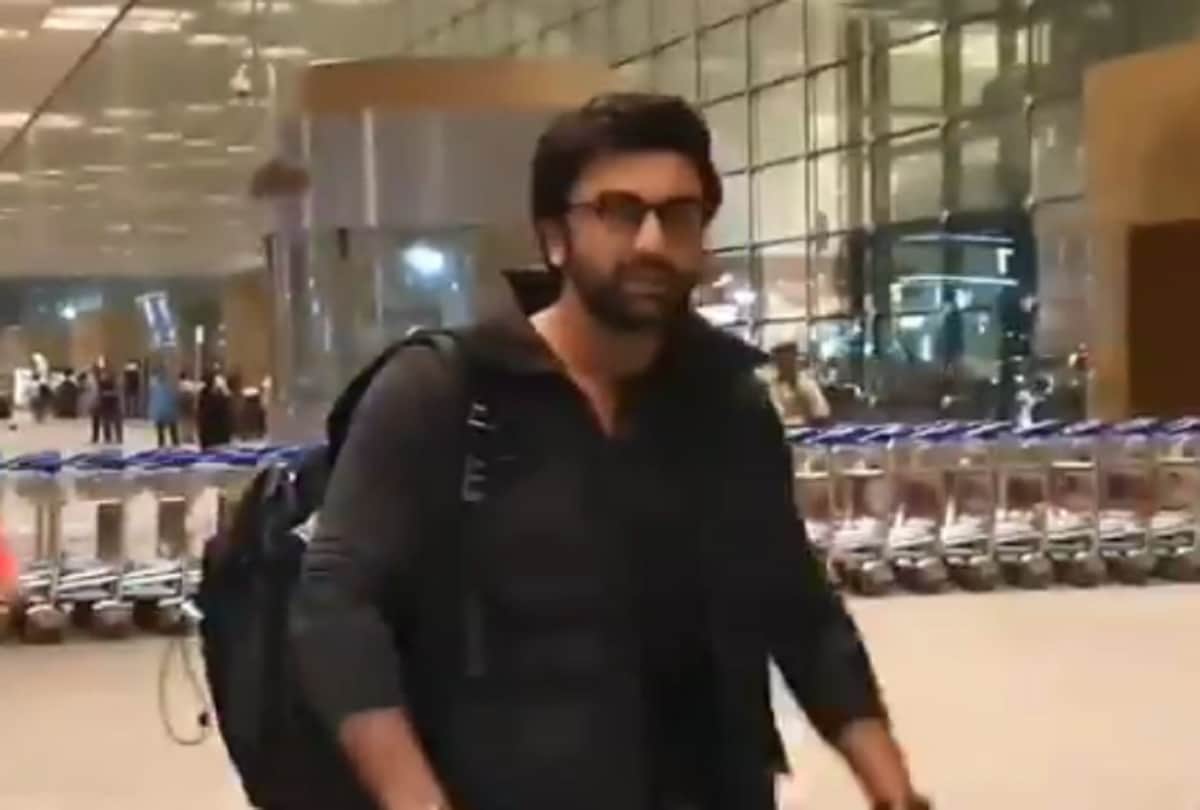 Ranbir Kapoor asked photographer from where you buy these slippers at Mumbai Airport video viral