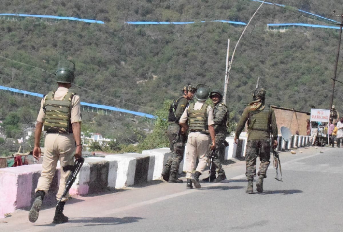 JAMMU AND KASHMIR POLICE CRPF AND indian army Joint team launched search operation