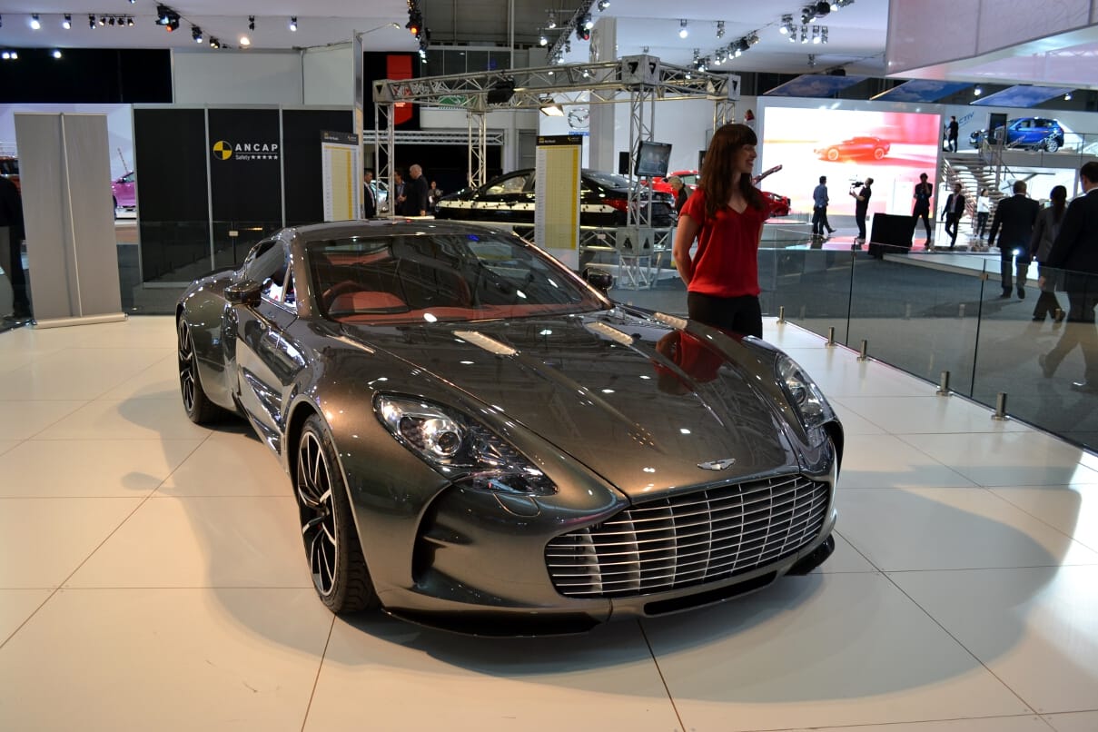Bugatti Veyron, Koenigsegg Agera, Gumpert Apollo, Aston Martin one-77 know Price and specification