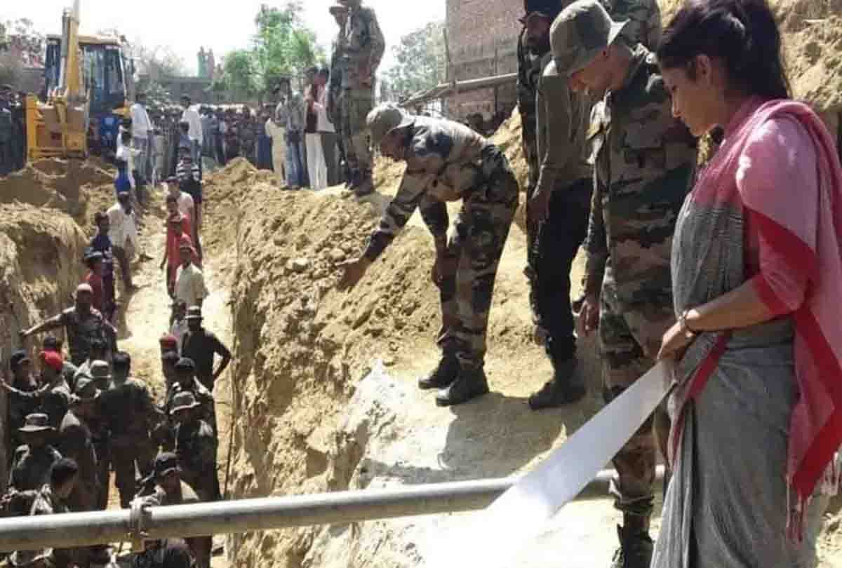 eight year old girl fell down in borewell in farrukhabad distric rescue operation is on