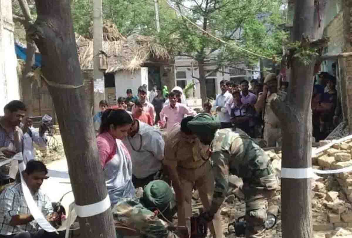 eight year old girl fell down in borewell in farrukhabad distric rescue operation is on