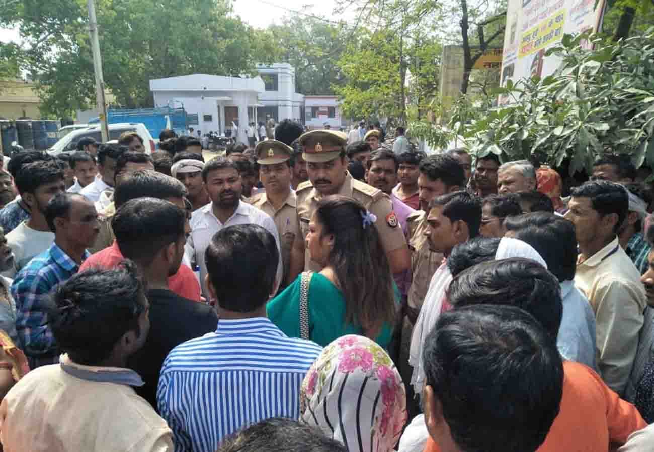 Truck driver dies in an accident Ruckus in unnao