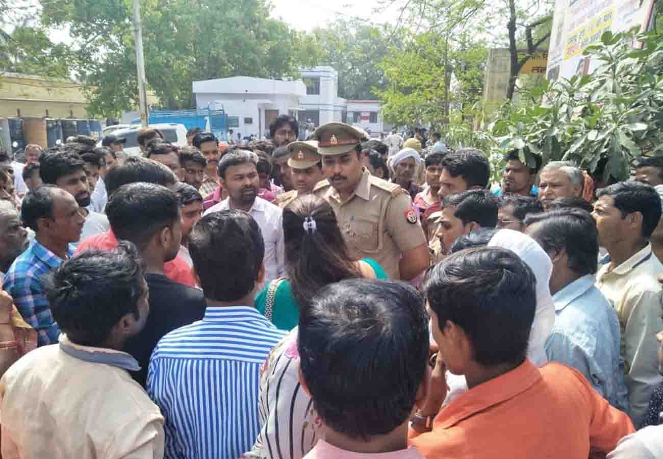 Truck driver dies in an accident Ruckus in unnao