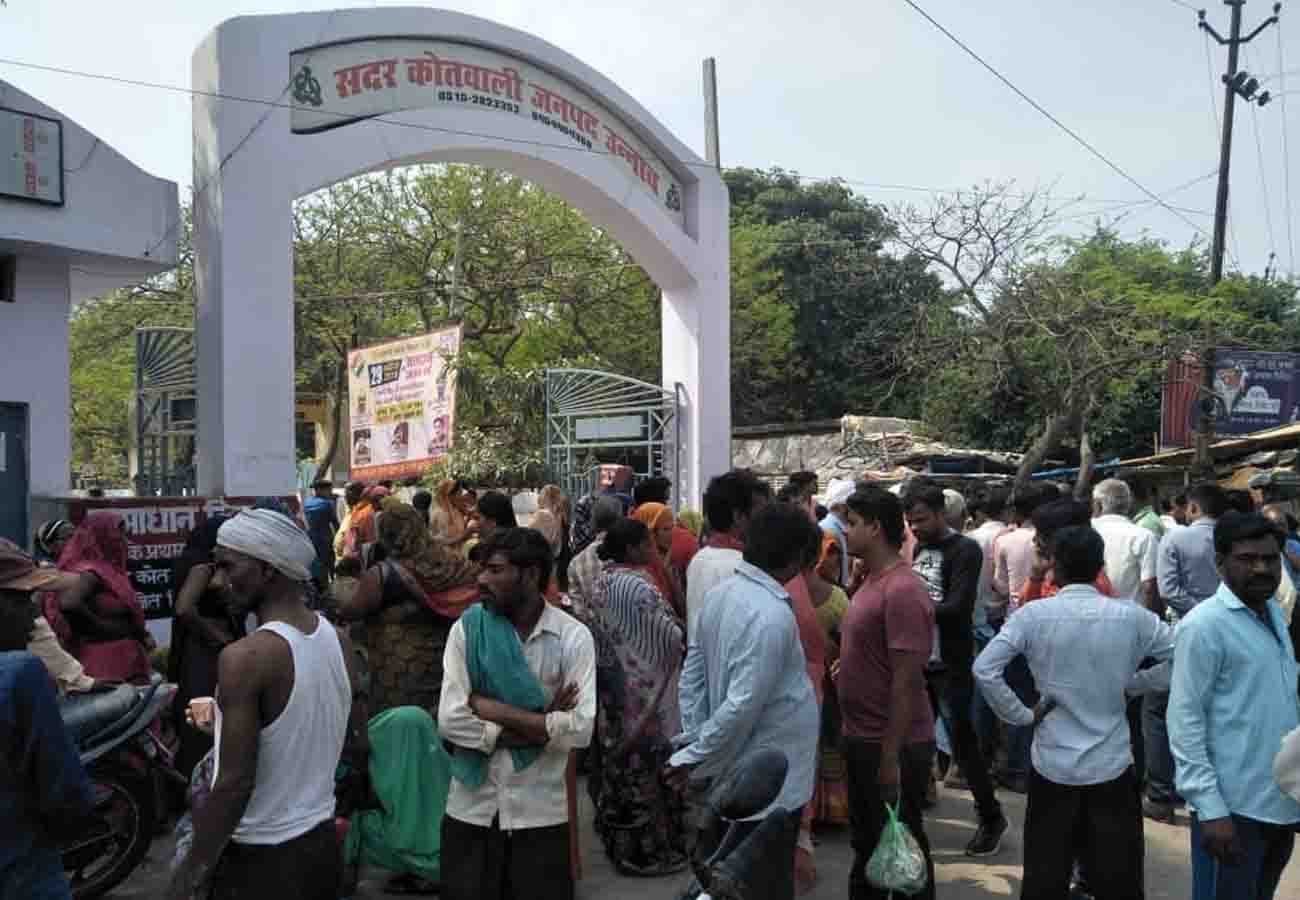Truck driver dies in an accident Ruckus in unnao