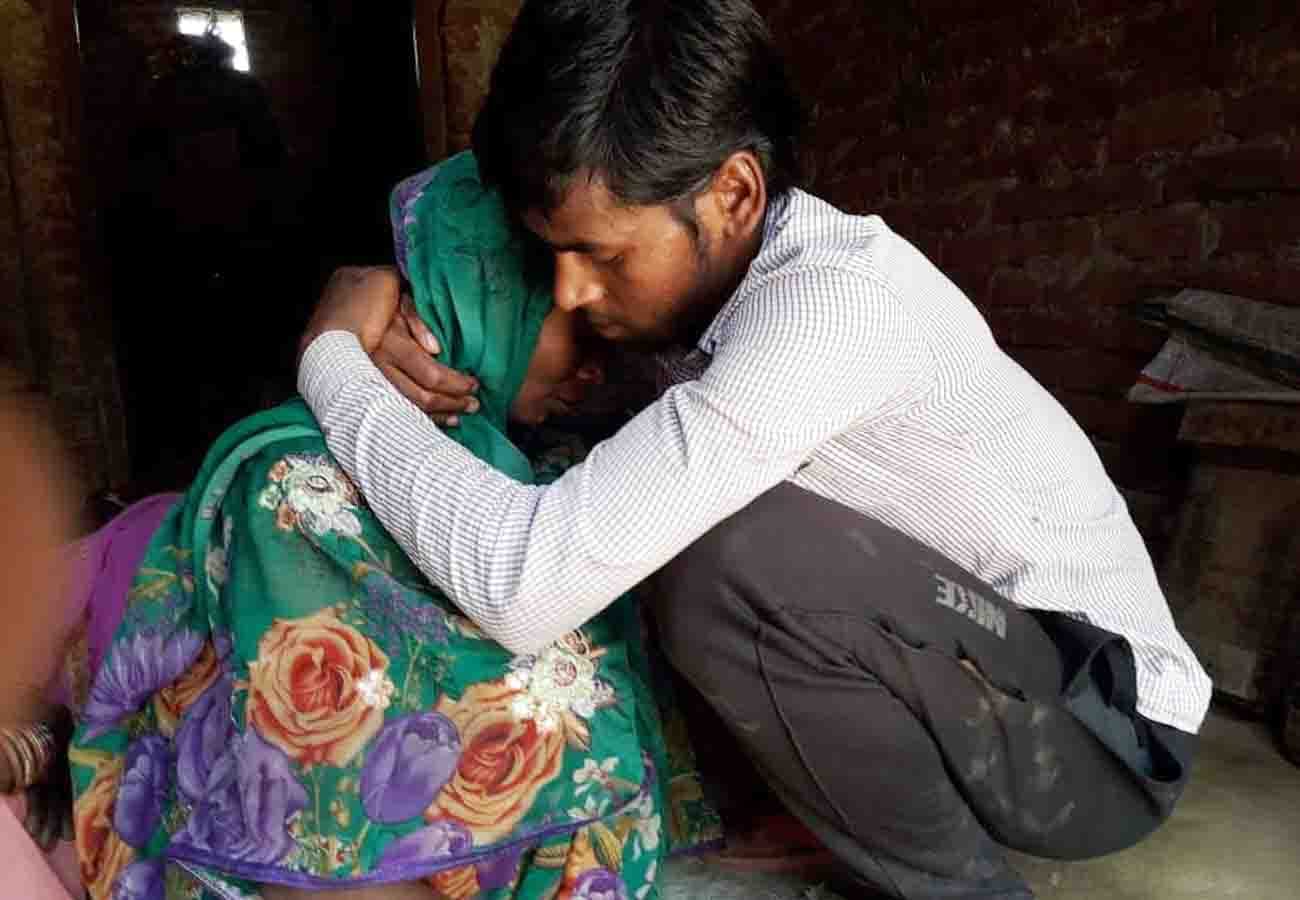 eight year old girl fell down in borewell in rescue work stopped
