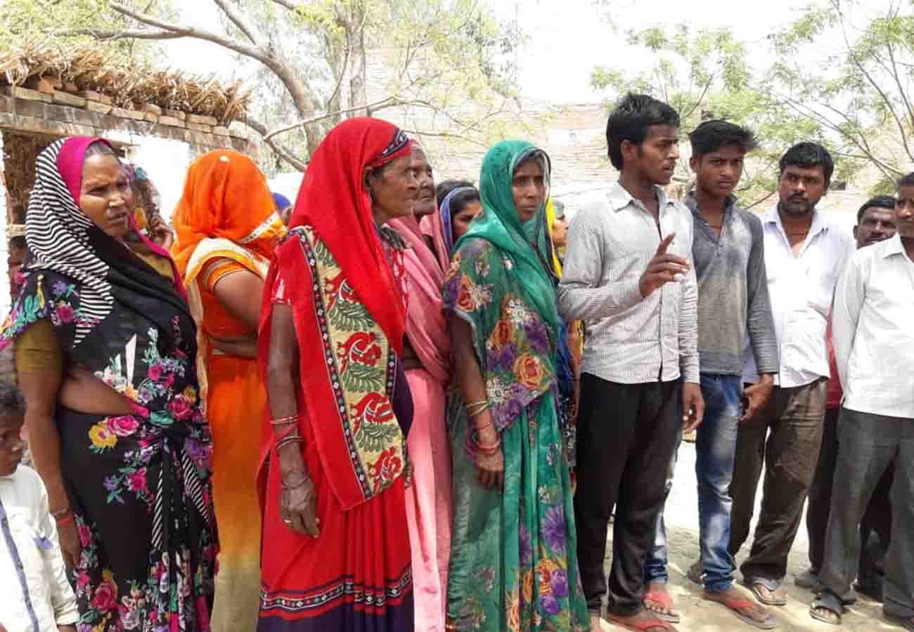 eight year old girl fell down in borewell in rescue work stopped