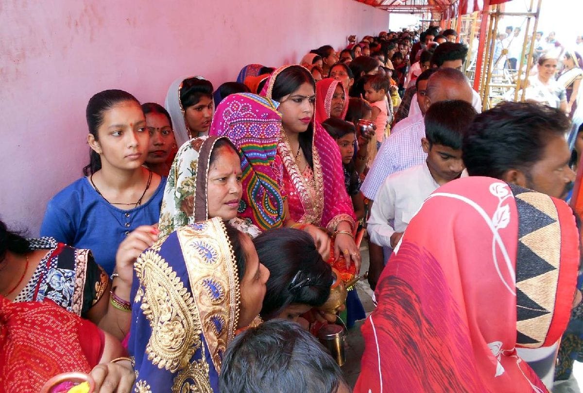devotees gathered at temples for Devi Puja on navratri 2019