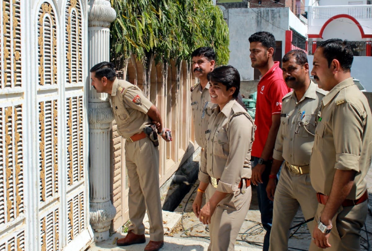 fake ifs officer joya khan meerut bungalow had police escort room now she and husband in jail