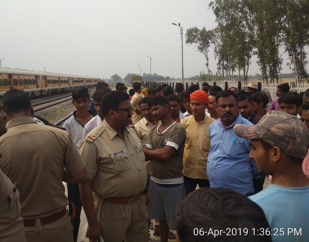 a youth cut by train0