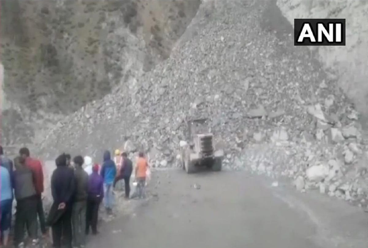 Jammu and Kashmir NH-44 blocked due to landslide at Anokhi Fall near Ramban