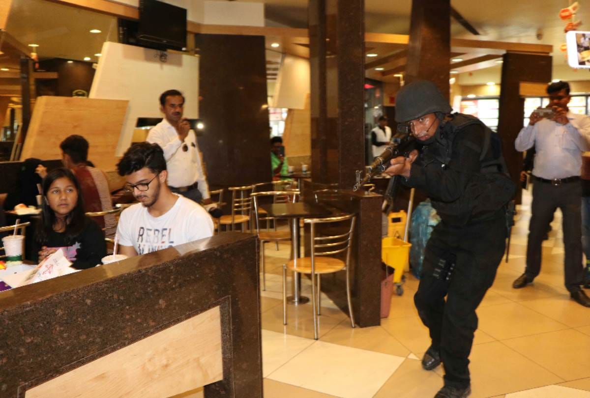 mock drill of police, ATS and NDRF in fun mall in lucknow
