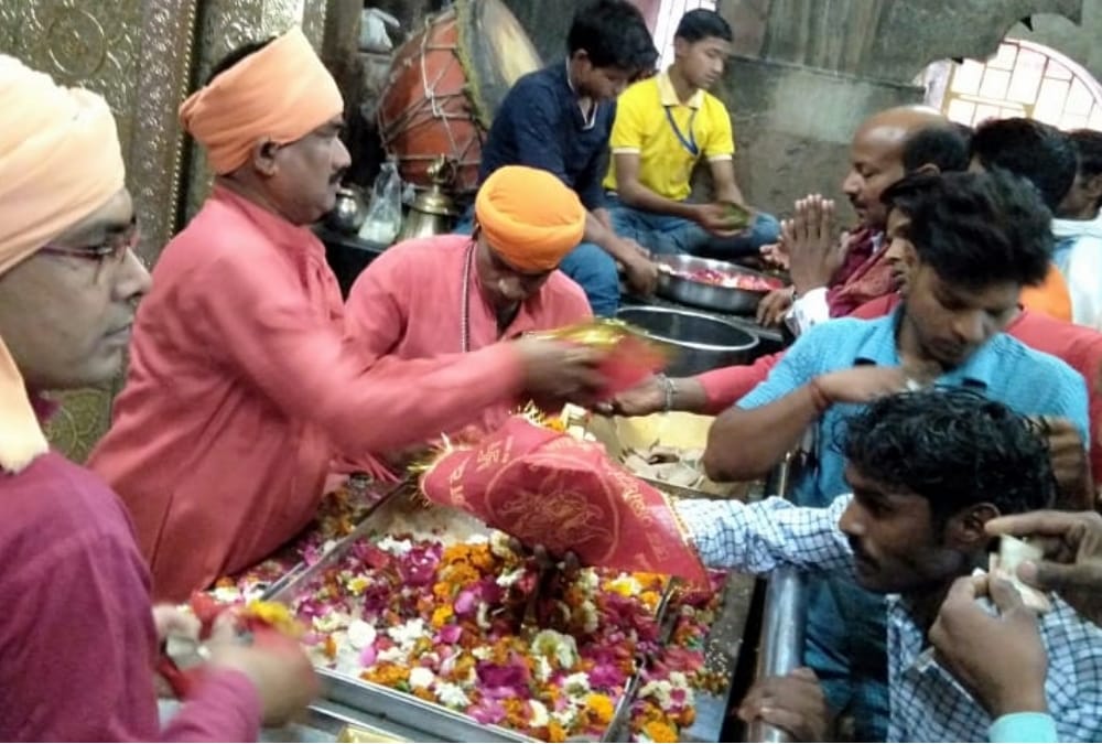 people worship on first day of navratri.
