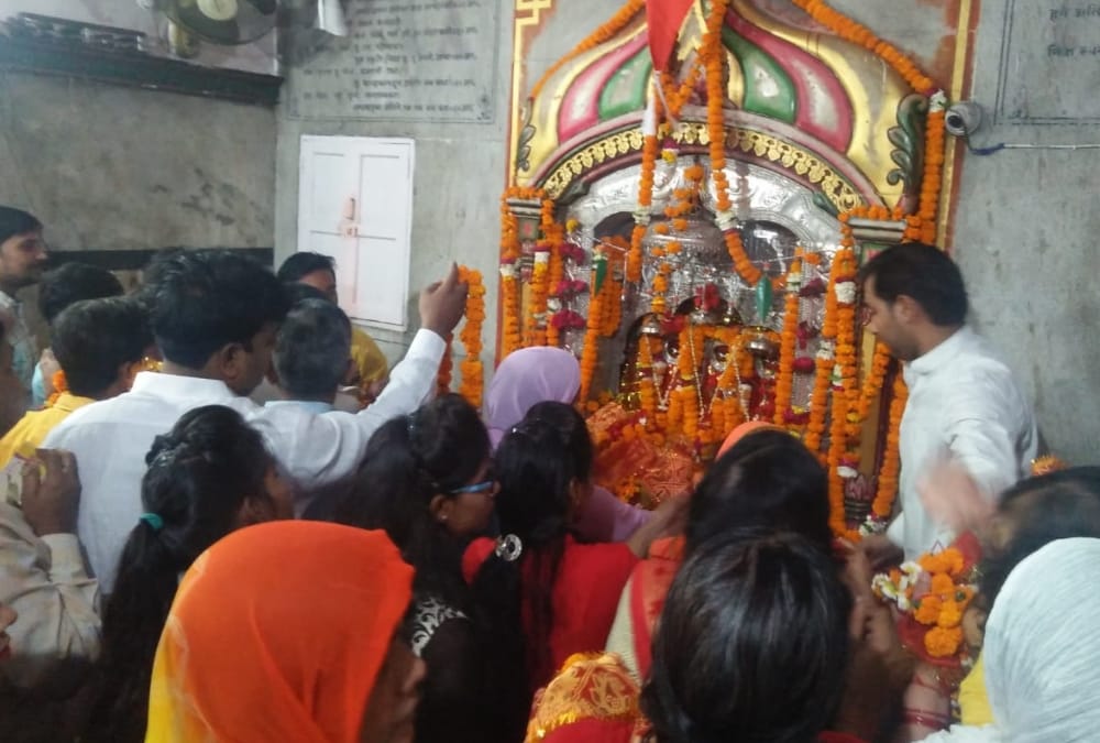 people worship on first day of navratri.
