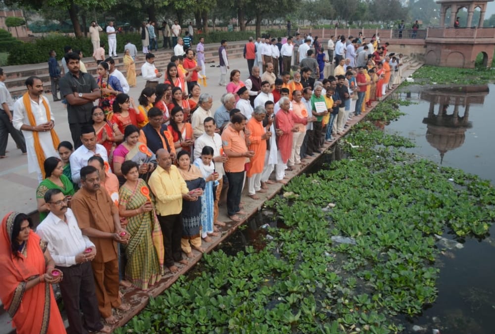 people worship on first day of navratri.