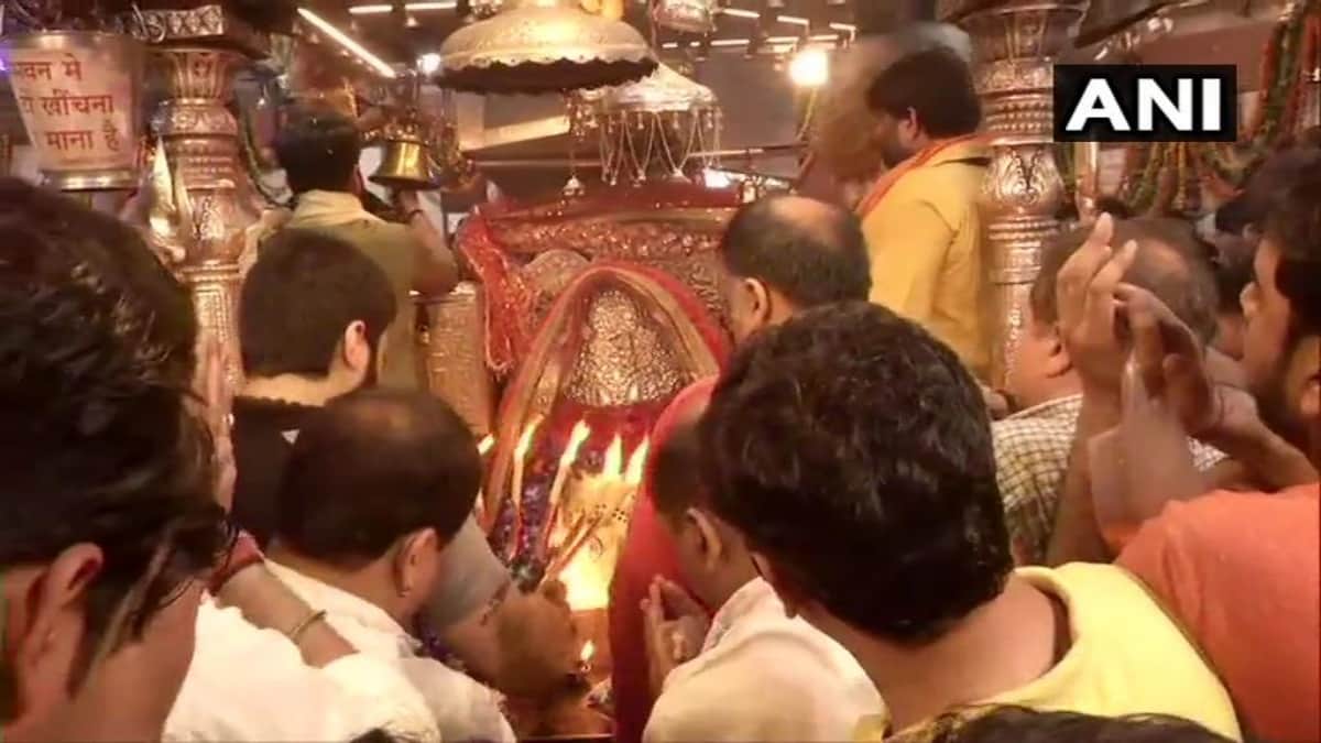 See pictures of different temples on First day of Navratri