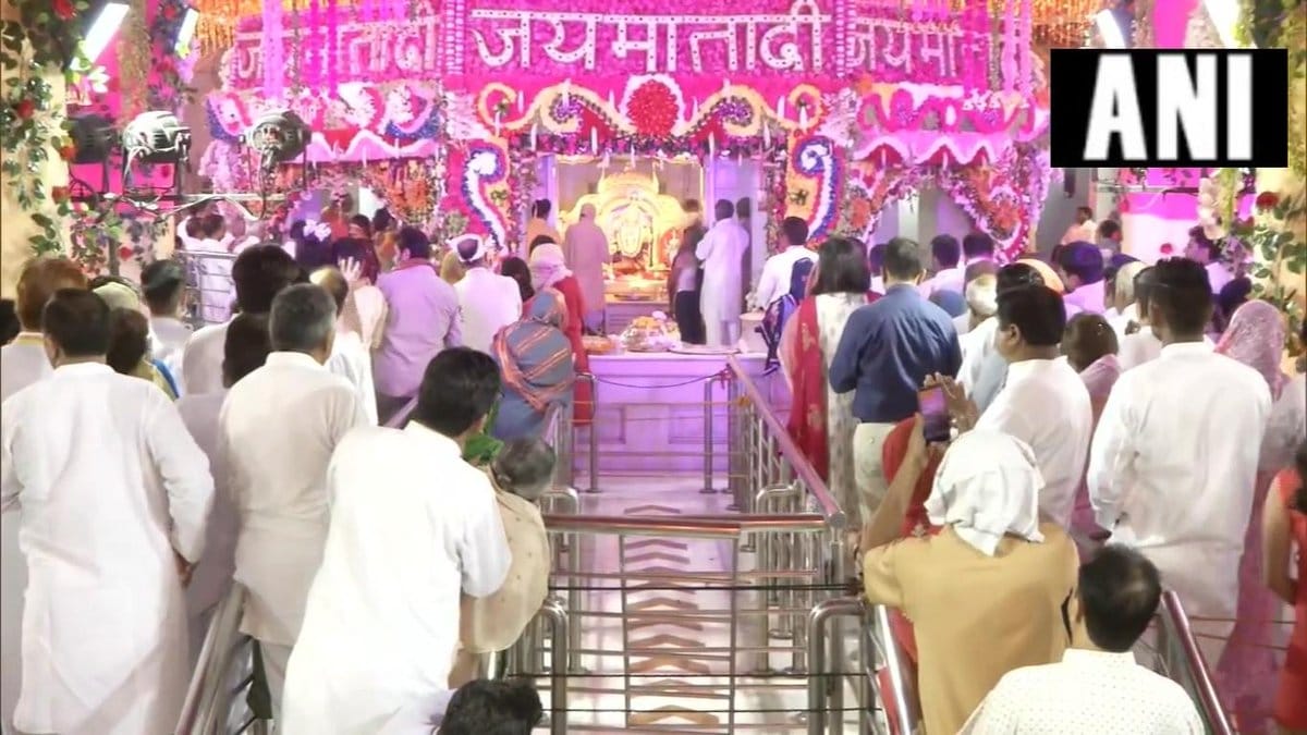 See pictures of different temples on First day of Navratri